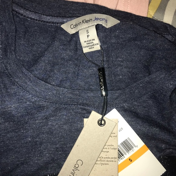 Calvin Klein tee - Picture 3 of 3